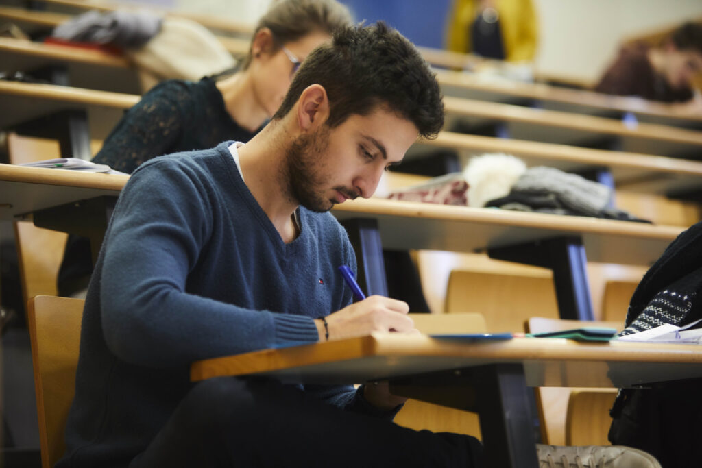 étudiant amphi